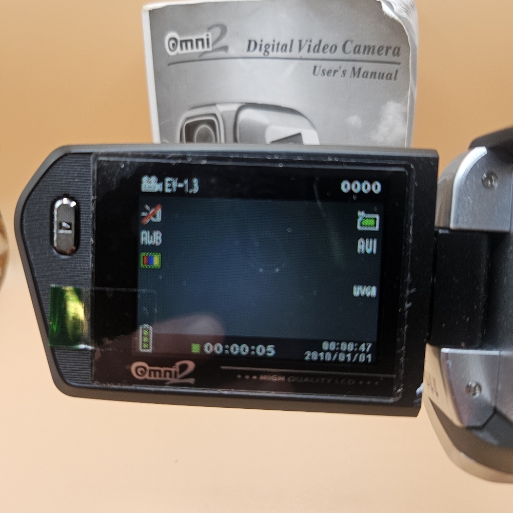 Omni 2 Digital Video Camera 16.0 Mega Pixels 8X Zoom With Case And Manual